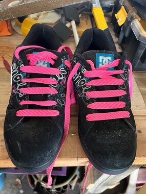 DC Black Skate Shoes with Hot Pink Laces and Accents vintage